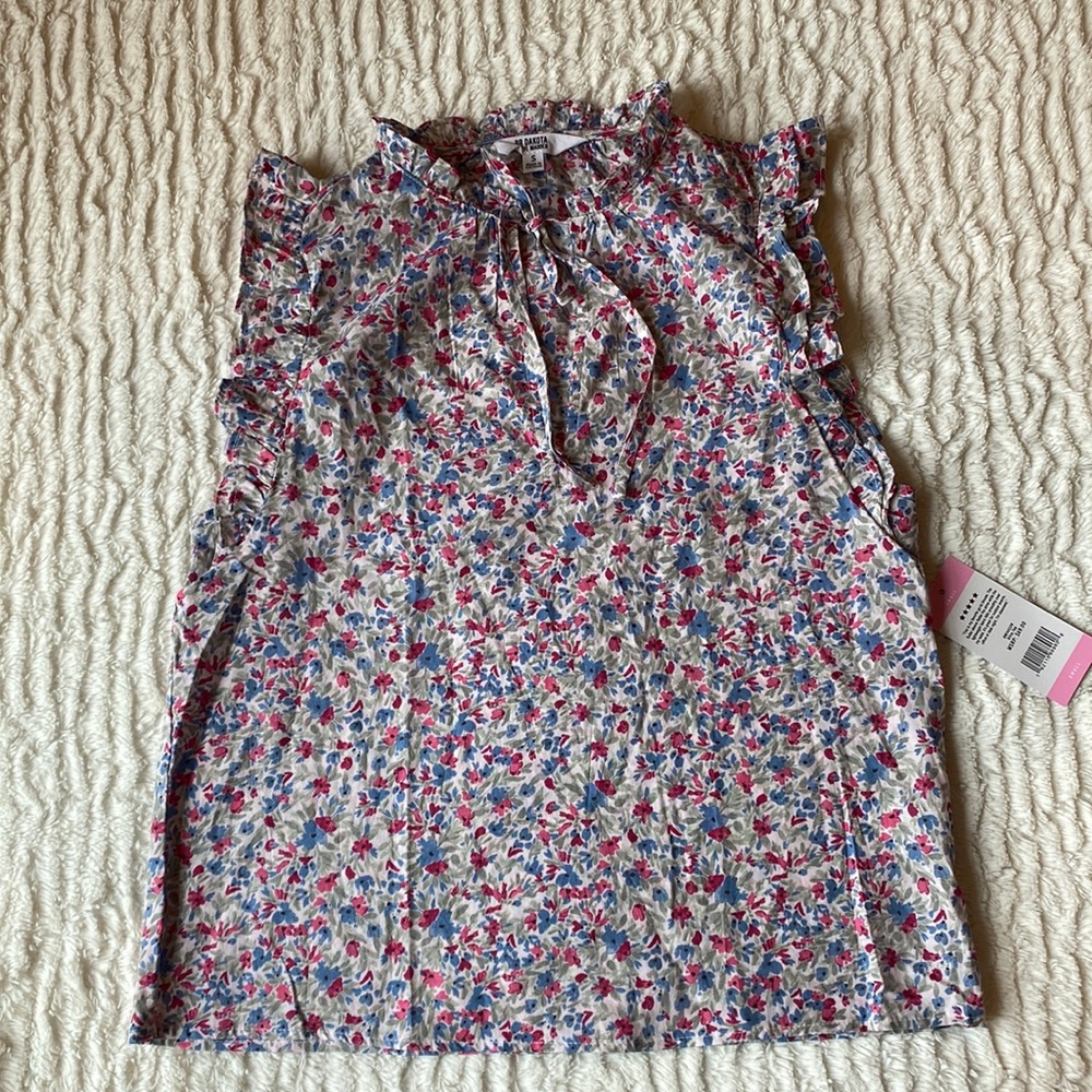 Steve Madden flutter sleeve blouse